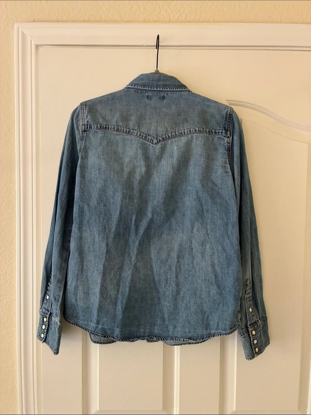 Casual Women's Denim Button-Front Shirt - Light Blue